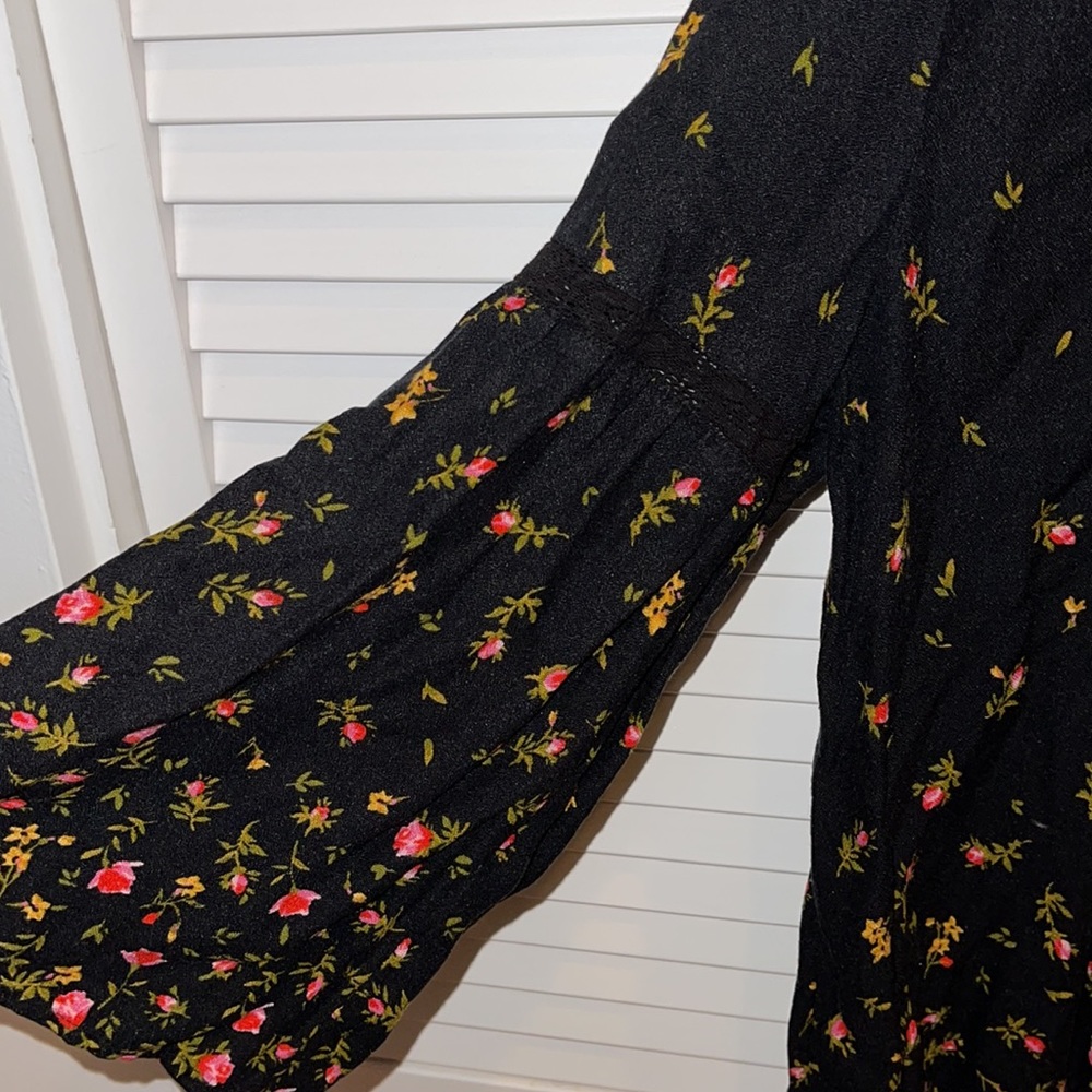 Floral top - Picture 3 of 3